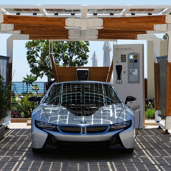 BMW, авто, солнечные панели, BMW будет использовать для зарядки электрокаров фонарные столбы